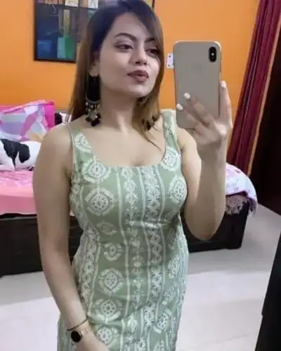 Call Girl in Doom Dooma